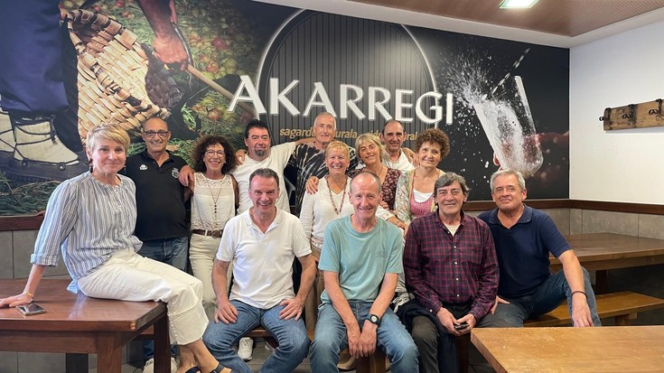 Bazkaria Akarregin, Urumea Ikastolako ikasle ohiek
