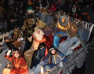 Errege Magoen kabalgatak ez du hutsik egingo borondatezko lanari esker