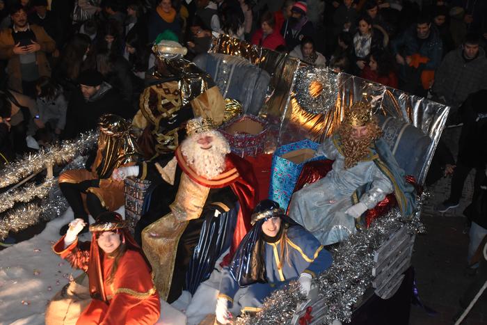 Errege Magoen kabalgatak ez du hutsik egingo borondatezko lanari esker