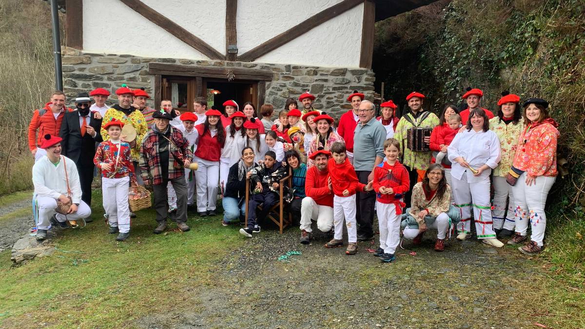 Inauteri usaina dakar Urumeak, bailarako goiko herrietatik