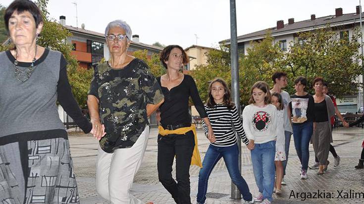 Euria egin arren, dantzan gustora