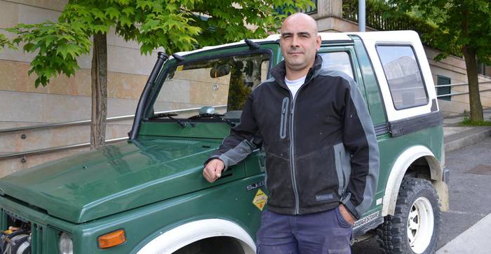 «Kotxeak ikusi ere ez dira egiten zulo batzuetan»
