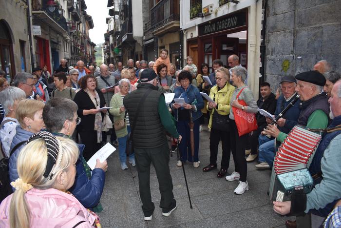Erromeria eta Kalez Kale kantari bueltan dira irailarekin batera, ikasturteari erritmoa jartzeko
