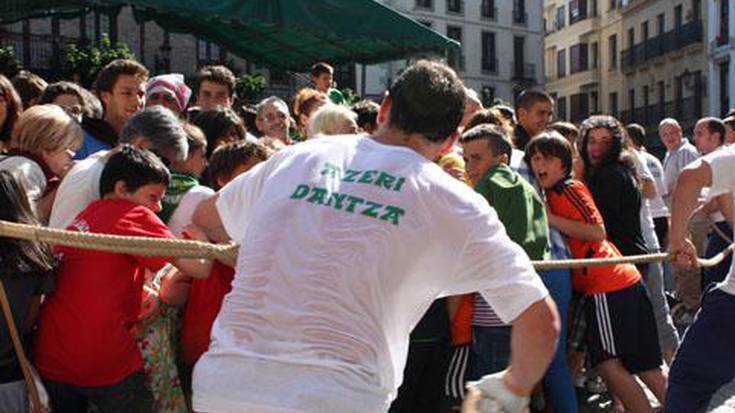 Atzoko egunari, hasiera beroa. 