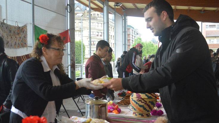 Nazioarteko jakiak dastatzeko aukera, igande honetan