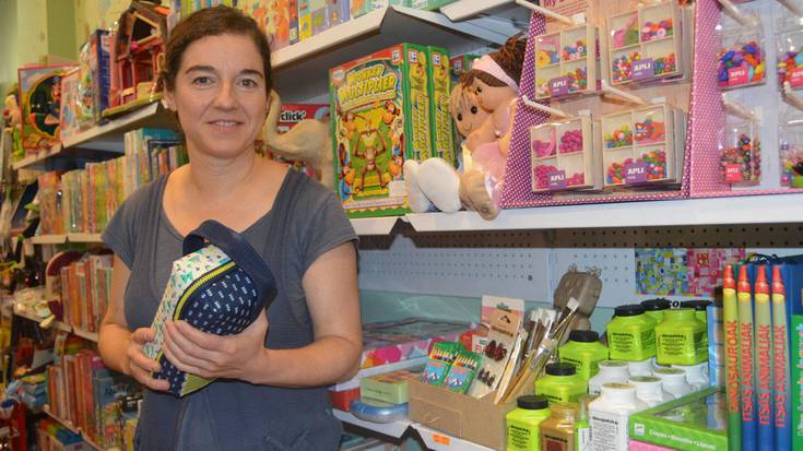 «Dagoeneko prest dauzkat eskolarako behar diren liburu guztiak; uztailean eskatu zizkidaten!»