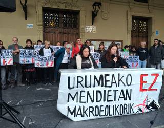 Makroproiektu eolikoen kontra, elkarretaratzeak etzi gasolindegietan