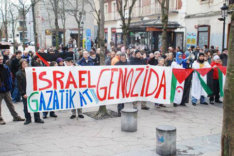 Palestina gogoan izan zuten atzo Plaza Berriko 
kontzentrazioan