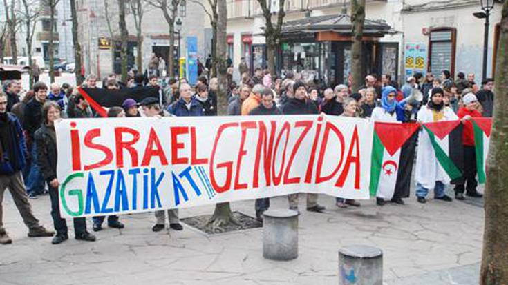 Palestina gogoan izan zuten atzo Plaza Berriko 
kontzentrazioan