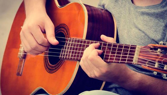 Astelehenean irekiko da gitarra ikastaroan izena emateko epea