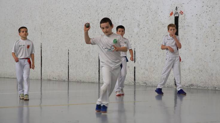 Mendialdekoaren sei semifinal jokatuko dituzte bihar, Goizuetan
