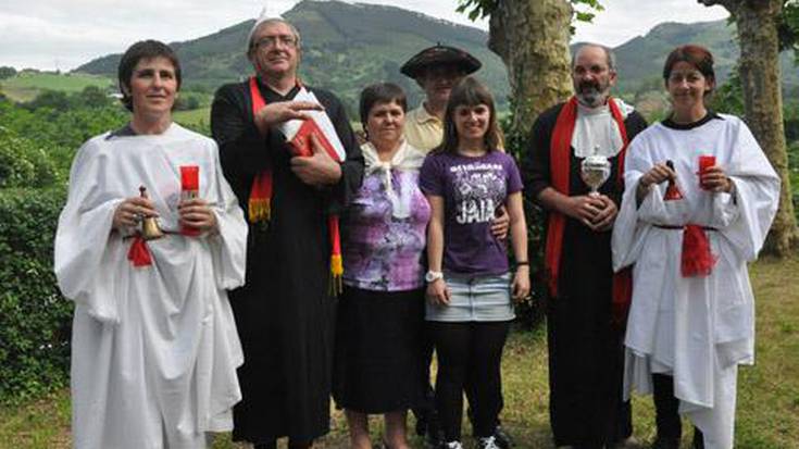 Dantzan agurtu zituzten beste behin festak Osiñagan