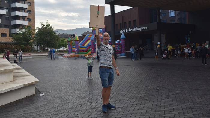Gustura jolasteko aukera izan zuten Aiotzategiko gaztetxoek, auzoko festen lehenengo edizioan