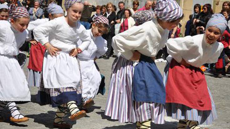 Egun nagusia gaur Dantzari Festan