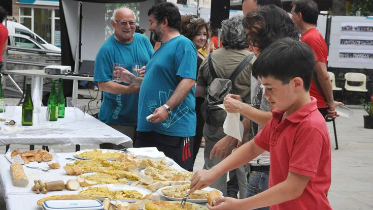 Herritarrei eskerrak, luntx batekin