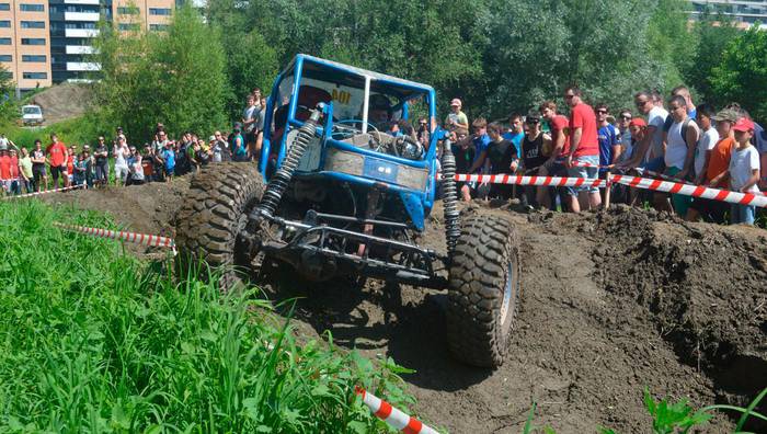 Dozena bat 4x4ko, trial erakustaldian