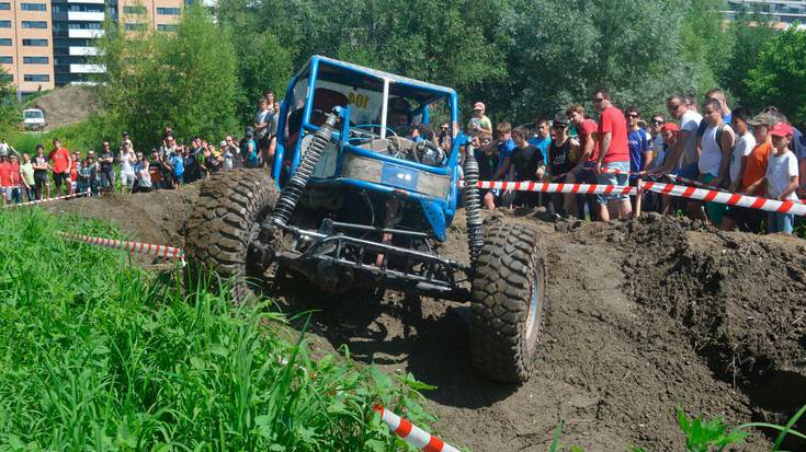 Dozena bat 4x4ko, trial erakustaldian