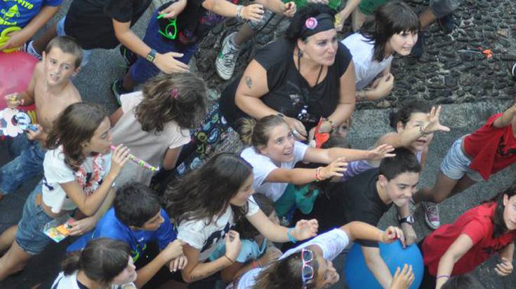 Bost eguneko festa, gogotik gozatzeko