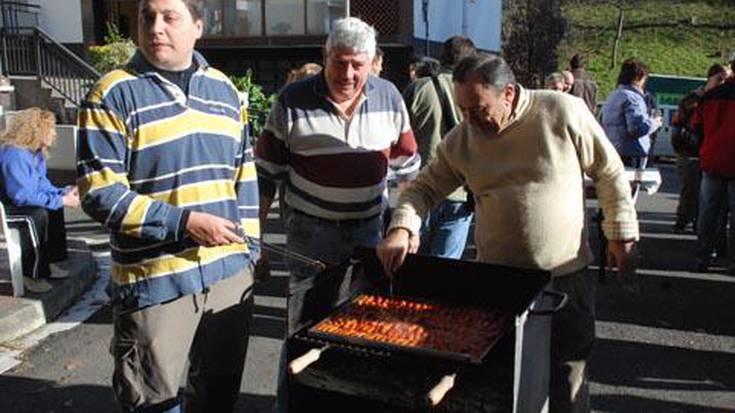 Txistorra pintxoak eta taloak jateko aukera izan zen, Santo Tomas aurretik