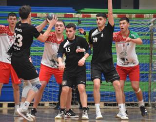 Euskal Ligara bueltatzeko bidea hasiko dute gaur Hernaniko mutil kadeteek