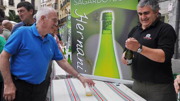 Eguraldiak eutsi, eta sagardoz busti zen atzo jendea