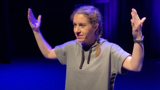 'Txapeldun bihotza' bakarrizketa eskainiko du Ainhoa Ruizek gaur, udaletxeko ganbaran