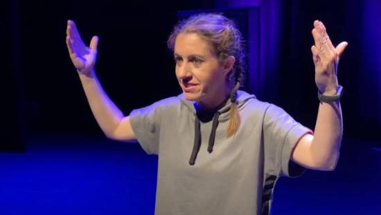 'Txapeldun bihotza' bakarrizketa eskainiko du Ainhoa Ruizek gaur, udaletxeko ganbaran