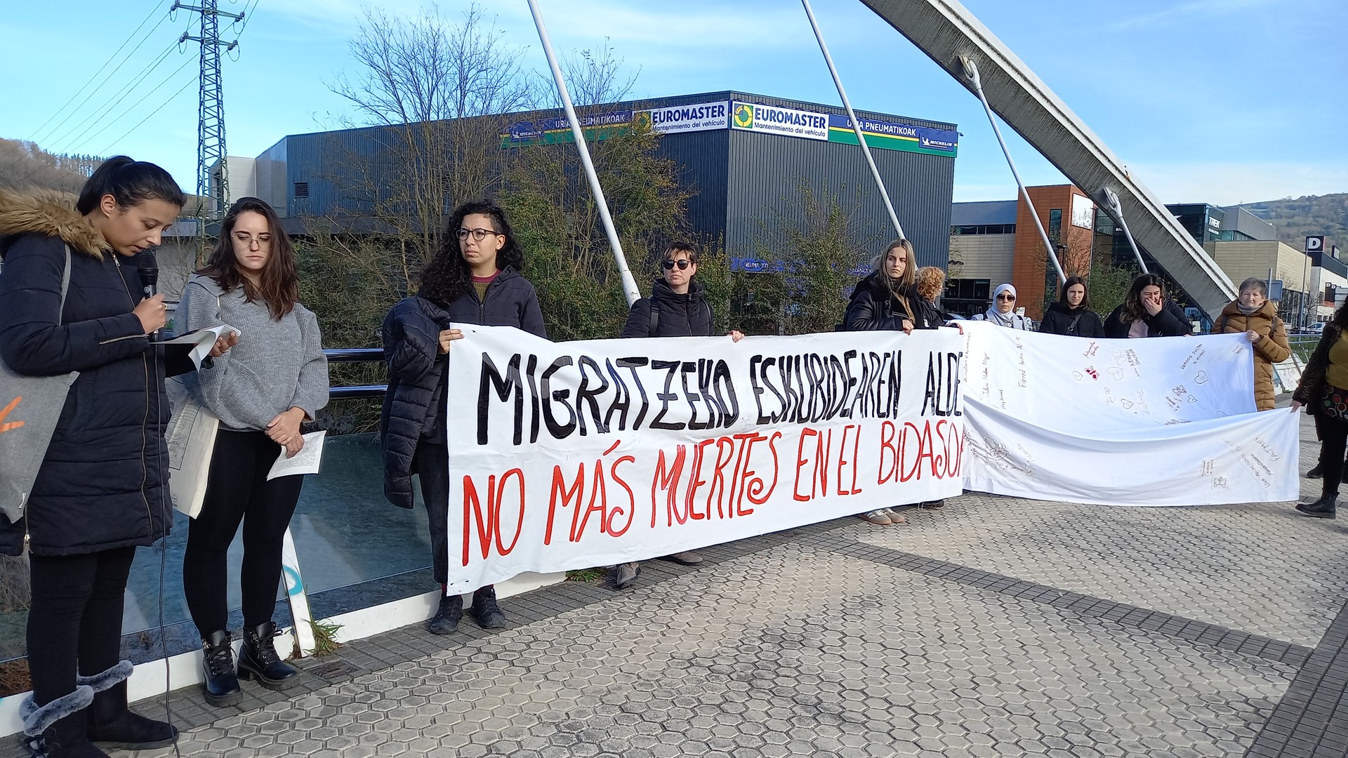 Hamar ekitaldi antolatu dituzte abendurako,  migratzeko giza eskubide unibertsala aldarrikatzeko