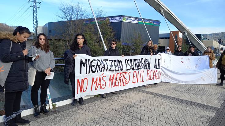 Hamar ekitaldi antolatu dituzte abendurako,  migratzeko giza eskubide unibertsala aldarrikatzeko