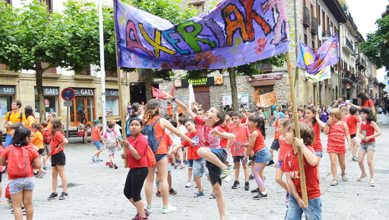 Begiraleen lan  poltsa, zabalik