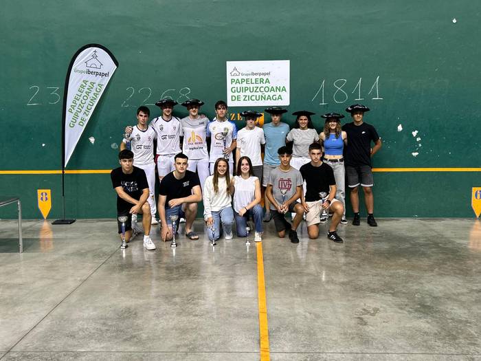 Papelera Zikuñaga esku pelota txapelketan Alize Sagardui goizuetarrak txapela jantzi du