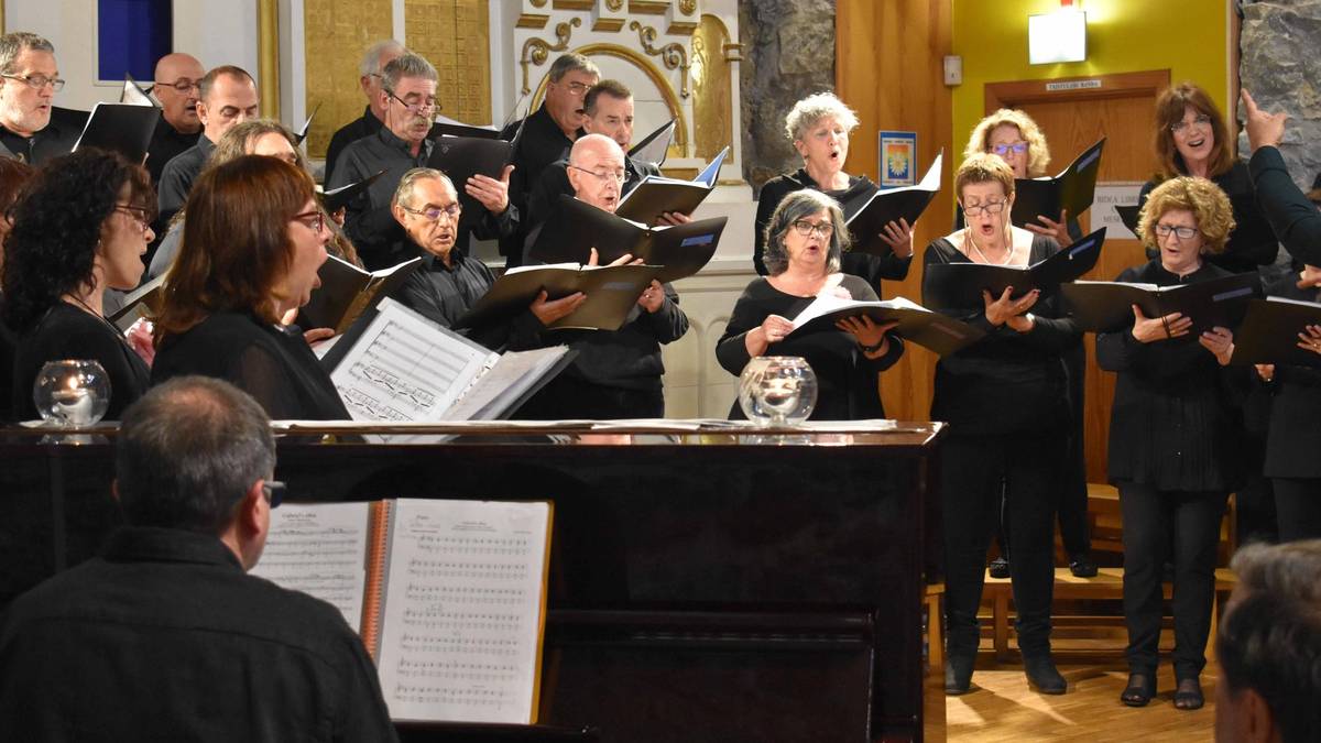 Kantuz Abesbatzak kontzertua, gaur Biterin