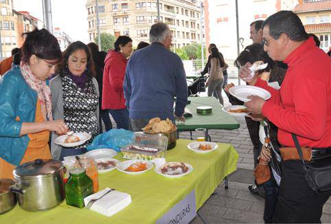 Munduko jaki desberdinez beteko da gaur Plaza Berri