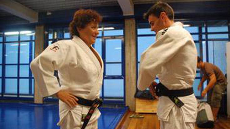 Kimono eta gerrikoak prest, judo denboraldiari hasiera emateko