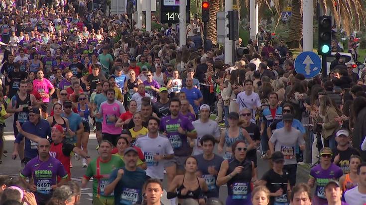 Norbere helburuak beteta, gustura ibili ziren bailarako korrikalariak festa giroko Behobia-Donostia haundian
