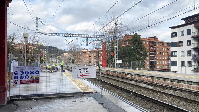 Tren zerbitzurik ez da izango bi egunez, Andoaindik Donostiara