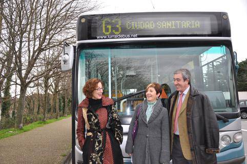Ospitaletara dijoan autobus zerbitzu berria inauguratu zuten atzo