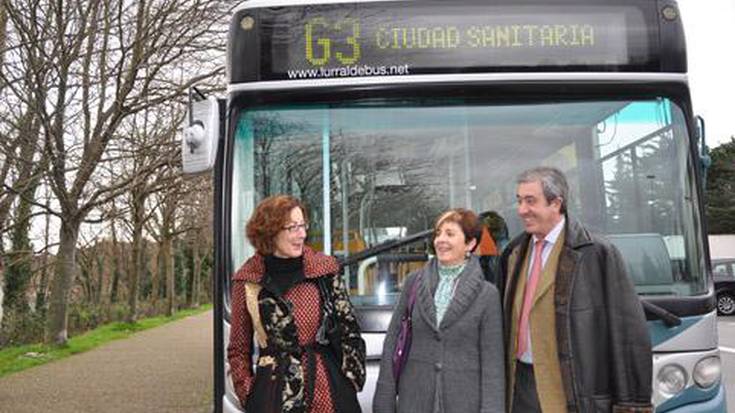 Ospitaletara dijoan autobus zerbitzu berria inauguratu zuten atzo