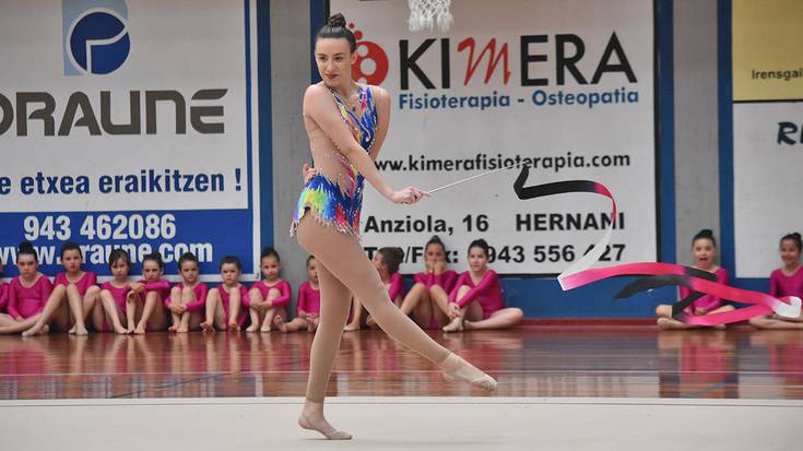 Erakustaldi ederra beste behin, herriko gimnastek