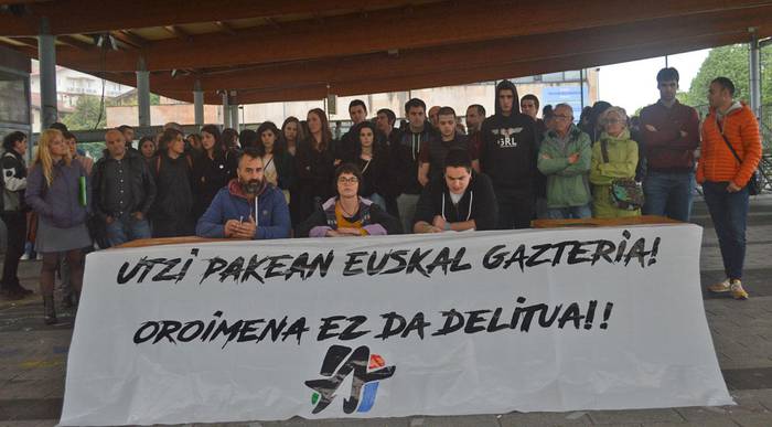 «Bost gazte hauek jasaten ari diren kondena ez da inongo kasualitate bat»