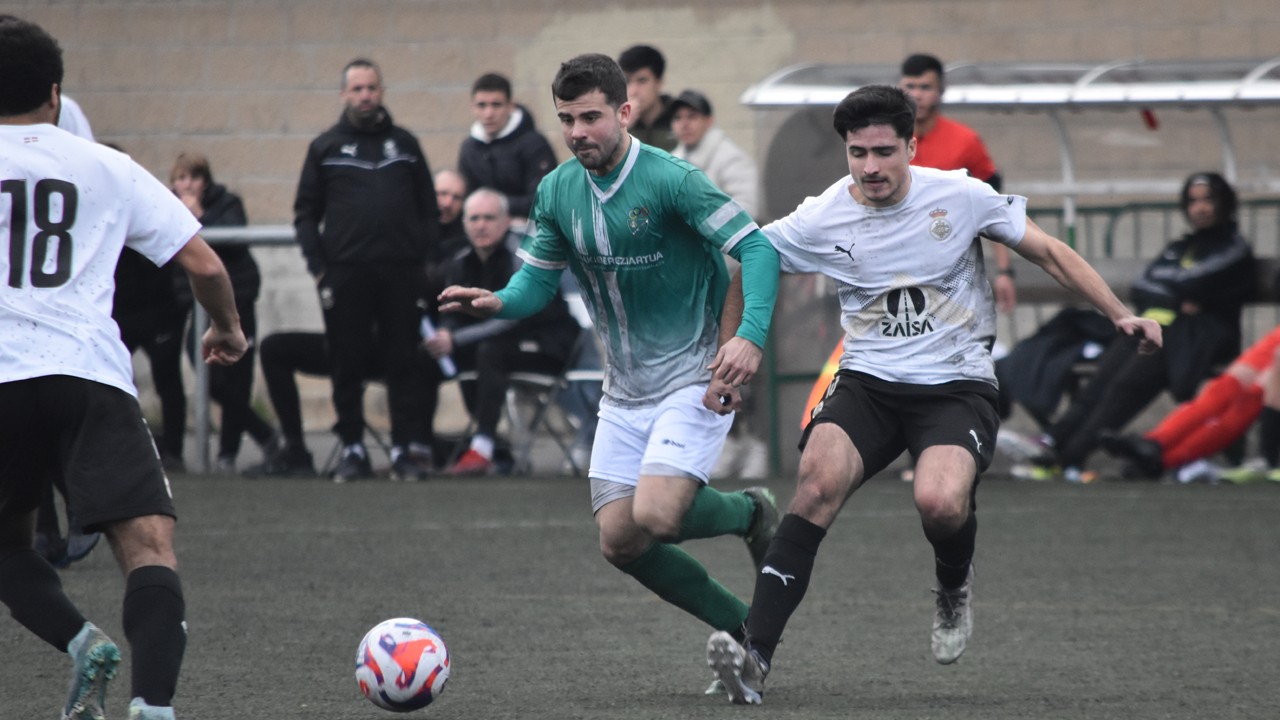 Etxean jokatuko bailarako mutilen bi futbol taldeek