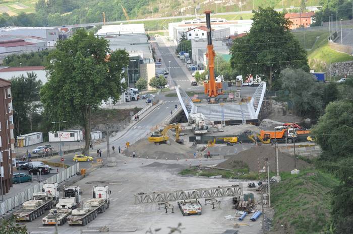 Karabelgo zubi berria eraikitzen