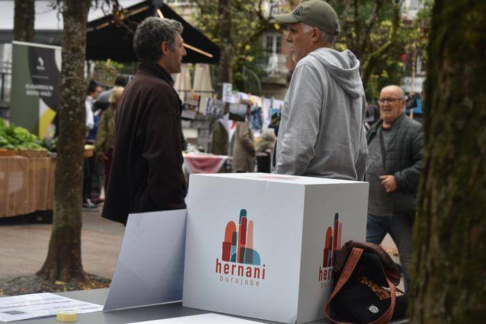Gaur mahai-inguru zikloaren aurreneko saioa  eskainiko du Hernani Burujabek, Biterin