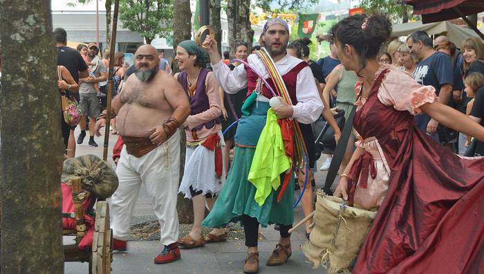 Erdi Aroko azoka, gaurtik igandera