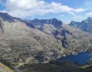 Asteburupasa Pirinioetako paraje ederretan, Balaitus parez pare dugula