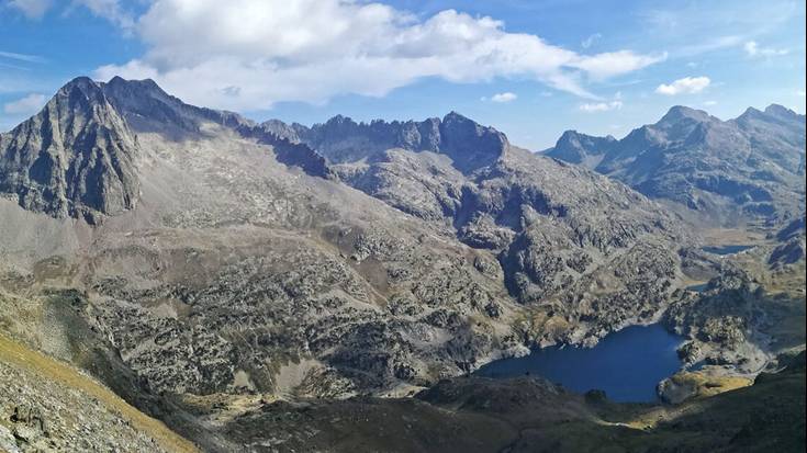 Asteburupasa Pirinioetako paraje ederretan, Balaitus parez pare dugula