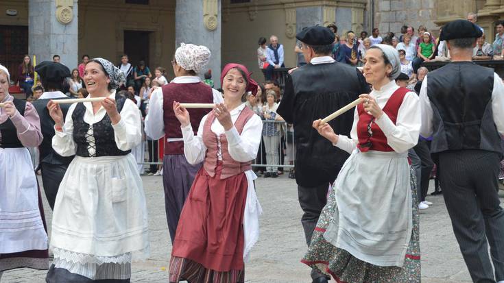 Saltoka eta dantzari, agur San Joan!