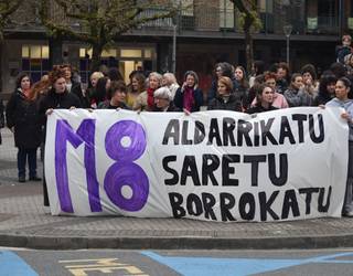 Iganderako eta hilabete osorako programa potoloa prestatu dute Astigarragan, Martxoak 8aren bueltan