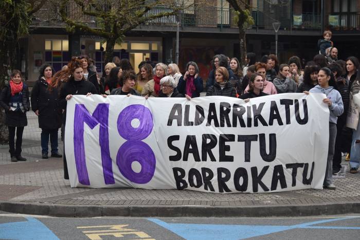 Iganderako eta hilabete osorako programa potoloa prestatu dute Astigarragan, Martxoak 8aren bueltan