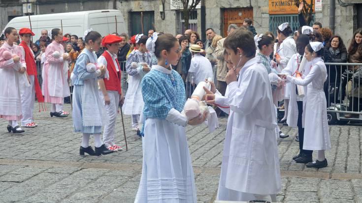 Dozenaka haur jaioberri erroldatuko dituzte gaur, salto eta dantza artean